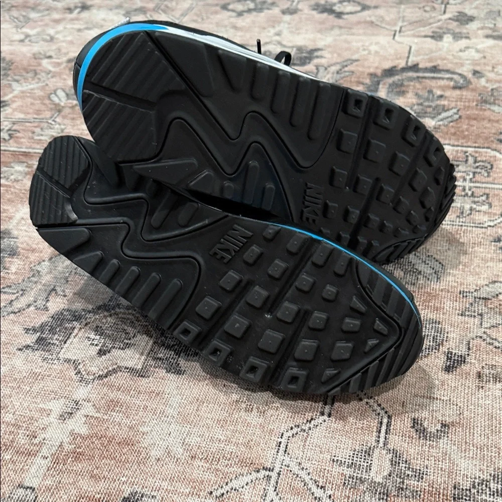 NEVER WORN Nike Men's AirMax 90 Black, Light Grey and Teal Sneakers - Picture 8 of 12